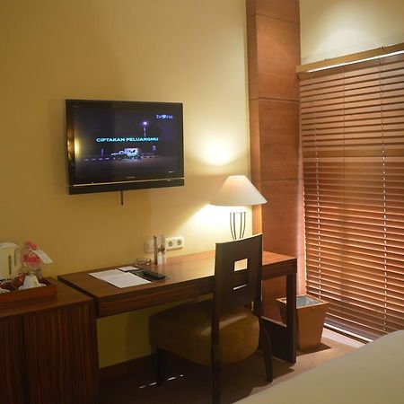 Hotel Mutiara Malioboro Джок'якарта Екстер'єр фото