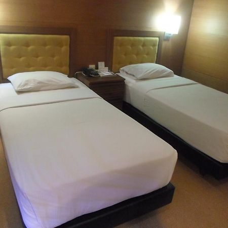 Hotel Mutiara Malioboro Джок'якарта Екстер'єр фото