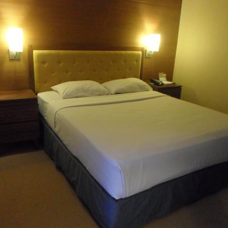 Hotel Mutiara Malioboro Джок'якарта Екстер'єр фото