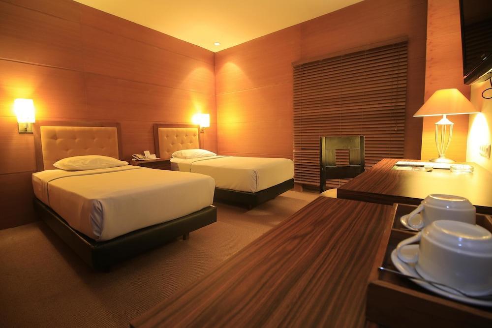 Hotel Mutiara Malioboro Джок'якарта Екстер'єр фото