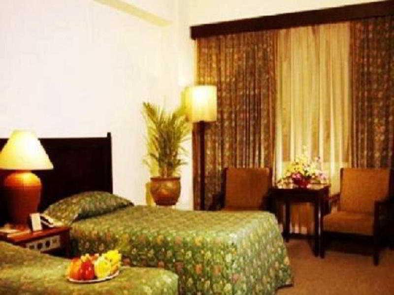 Hotel Mutiara Malioboro Джок'якарта Екстер'єр фото
