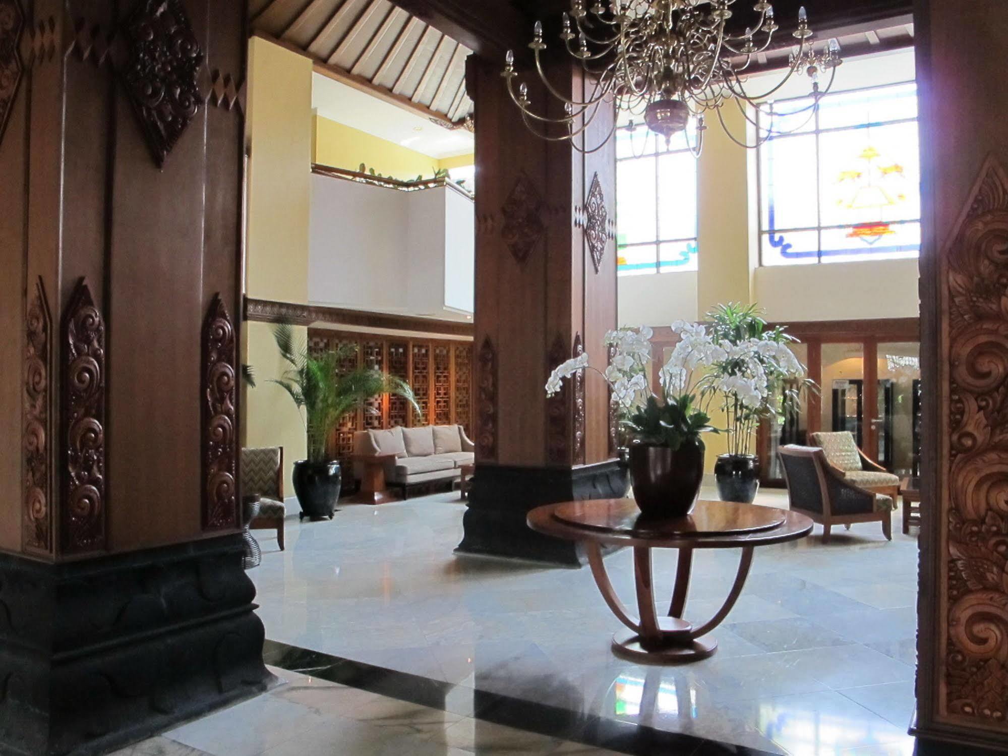 Hotel Mutiara Malioboro Джок'якарта Екстер'єр фото