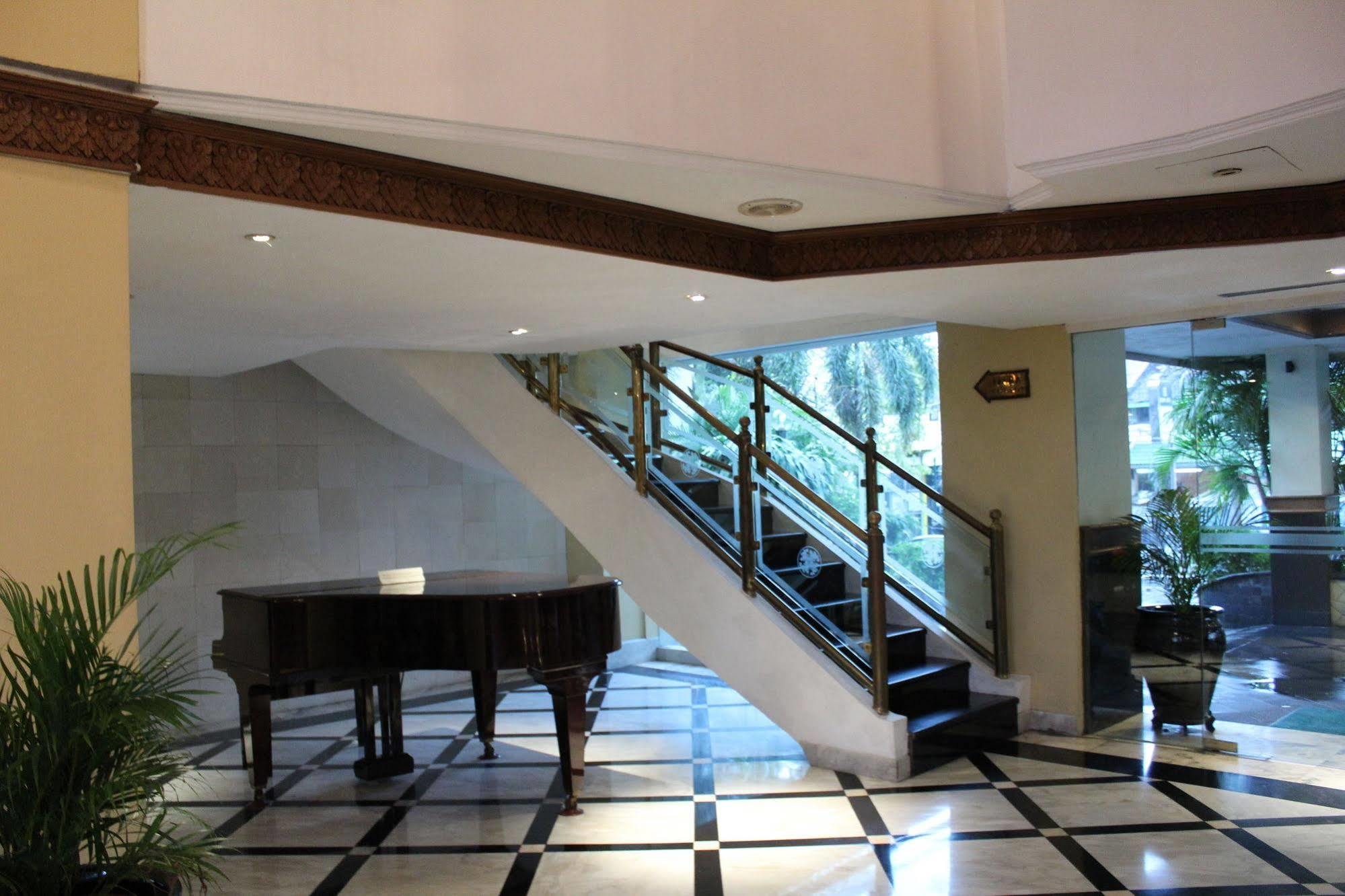 Hotel Mutiara Malioboro Джок'якарта Екстер'єр фото