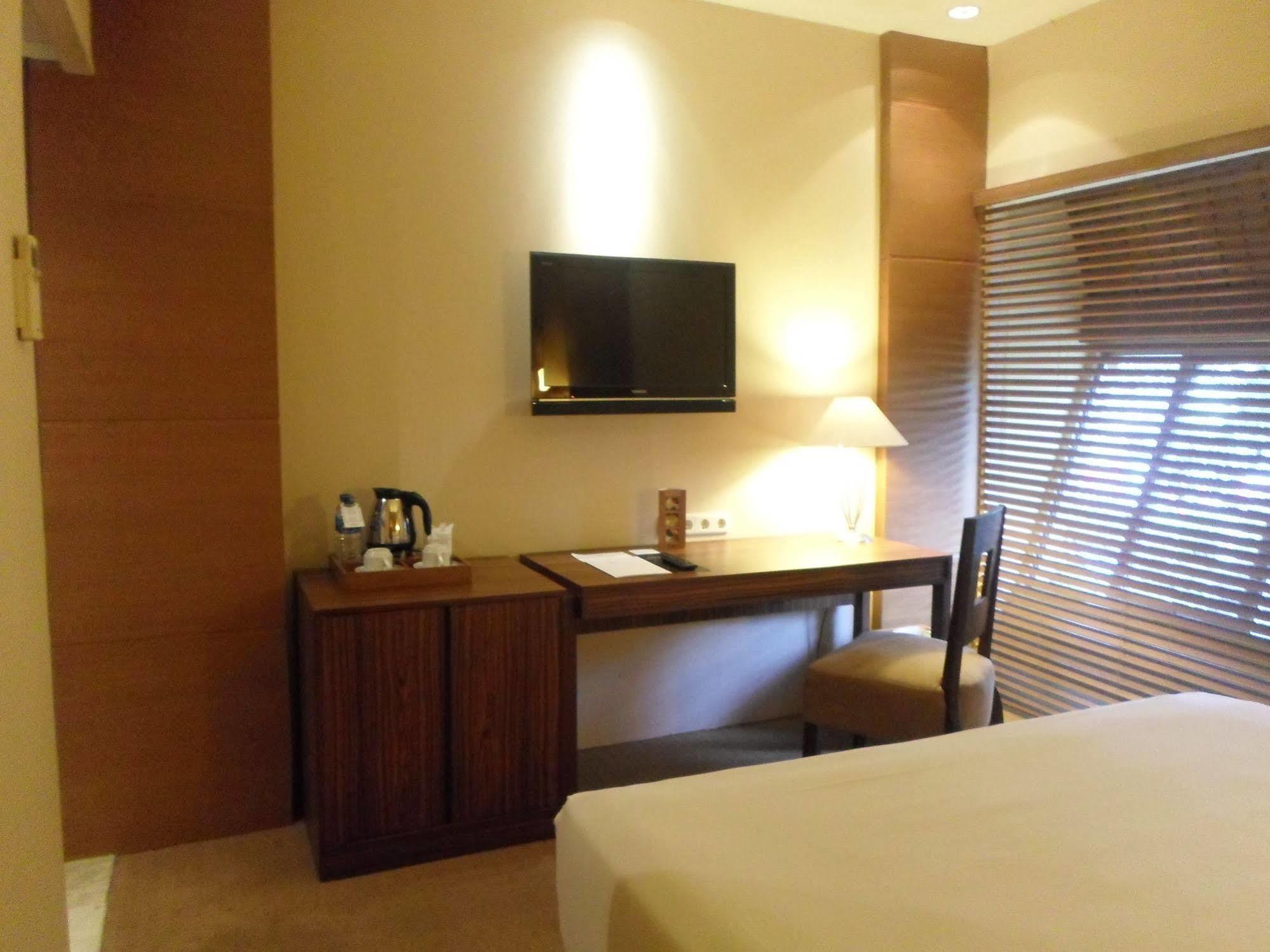 Hotel Mutiara Malioboro Джок'якарта Екстер'єр фото