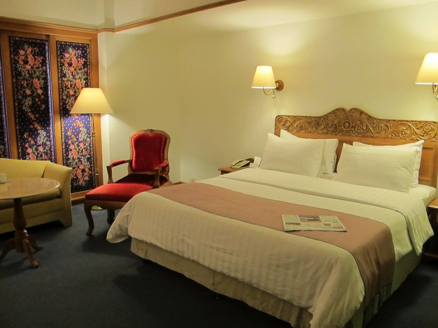 Hotel Mutiara Malioboro Джок'якарта Екстер'єр фото