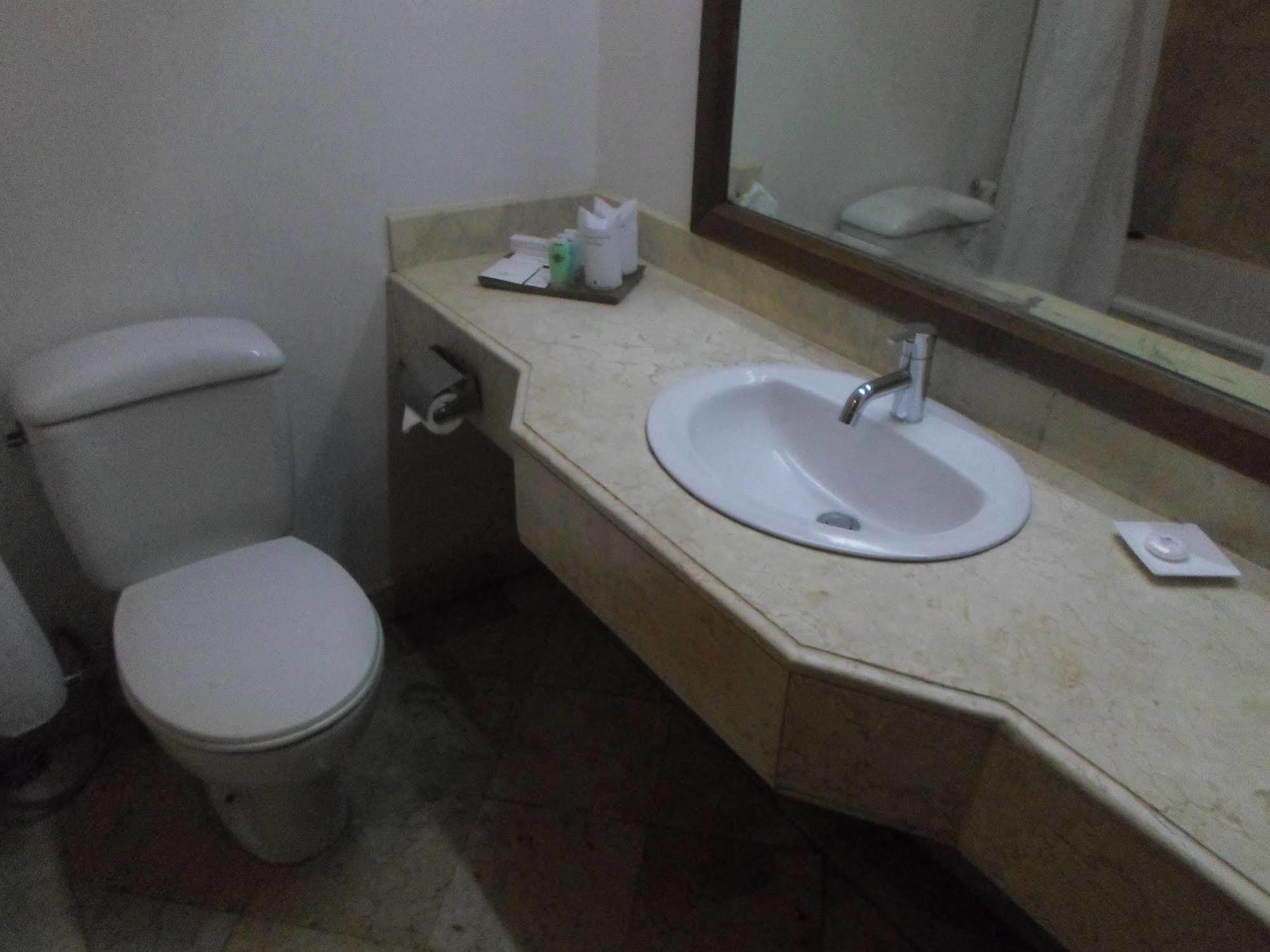 Hotel Mutiara Malioboro Джок'якарта Екстер'єр фото