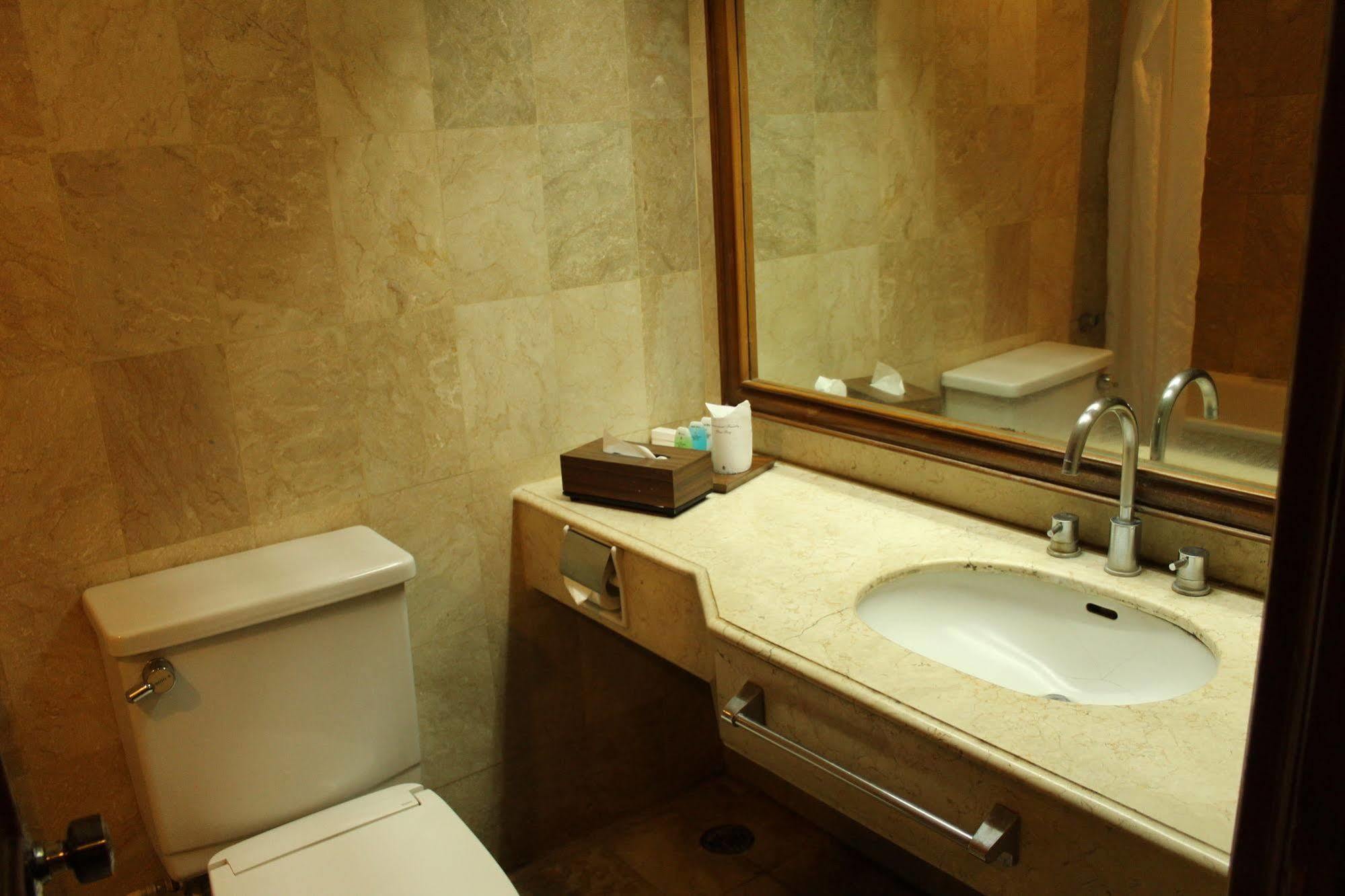 Hotel Mutiara Malioboro Джок'якарта Екстер'єр фото