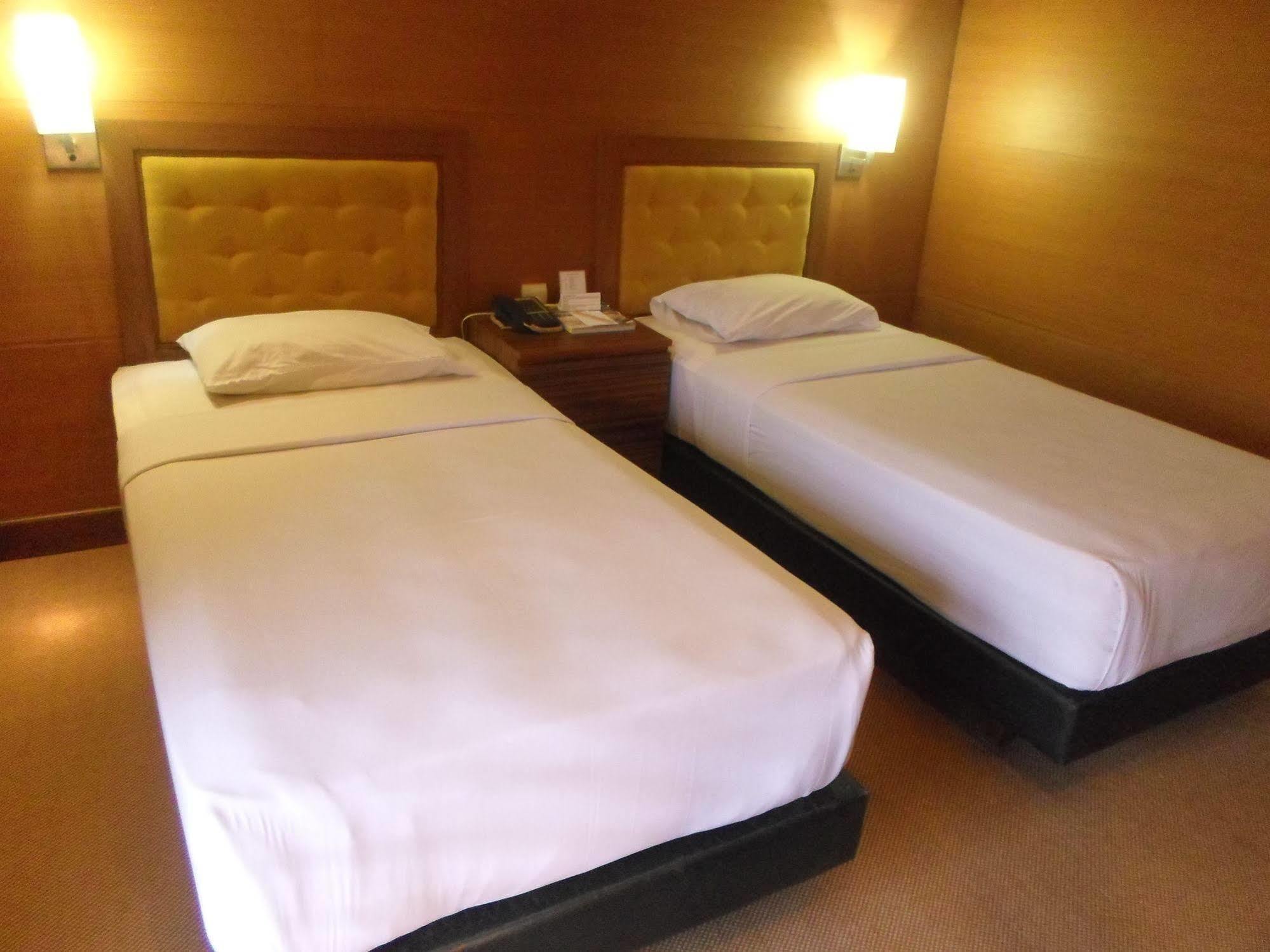 Hotel Mutiara Malioboro Джок'якарта Екстер'єр фото