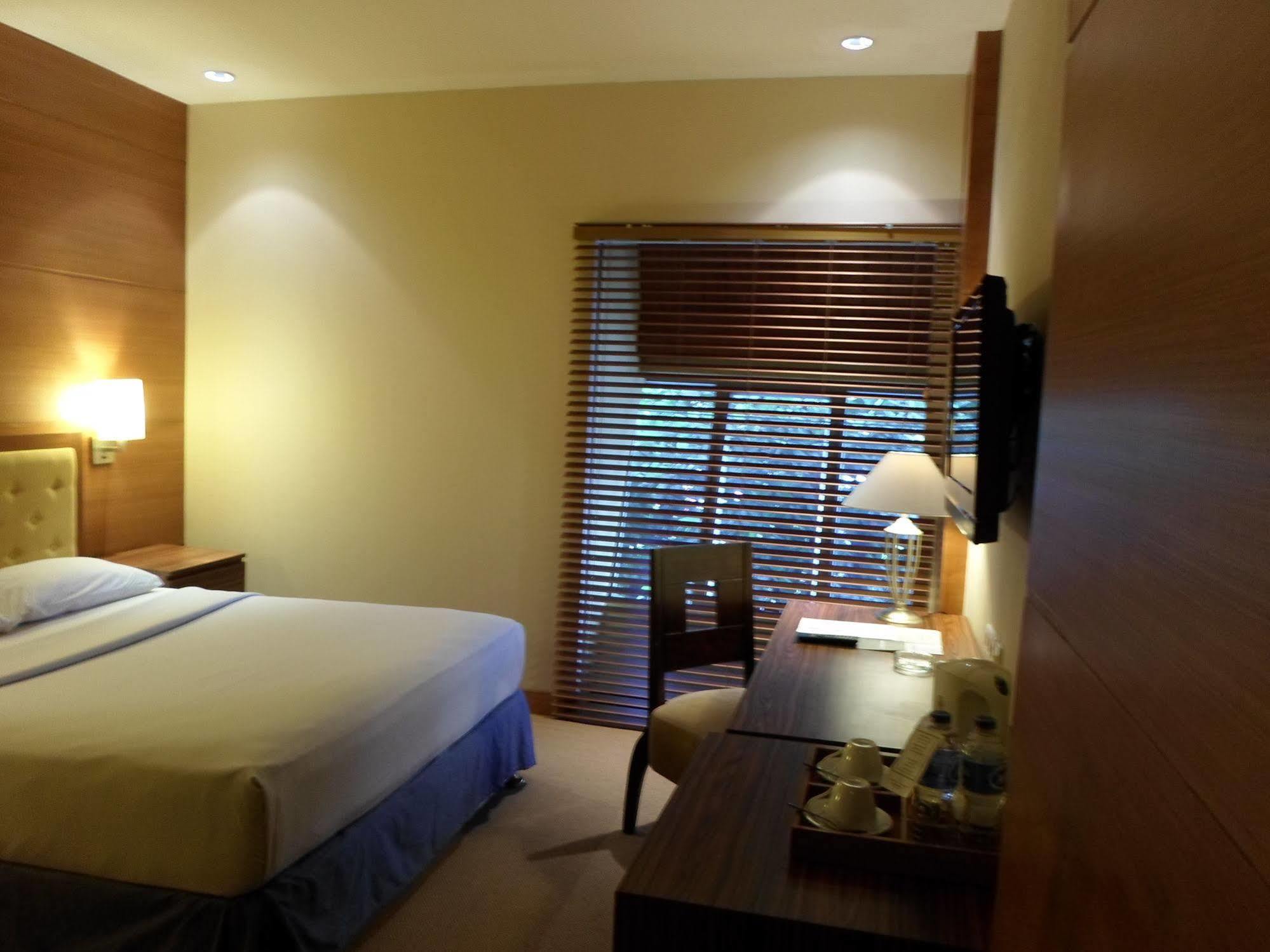 Hotel Mutiara Malioboro Джок'якарта Екстер'єр фото