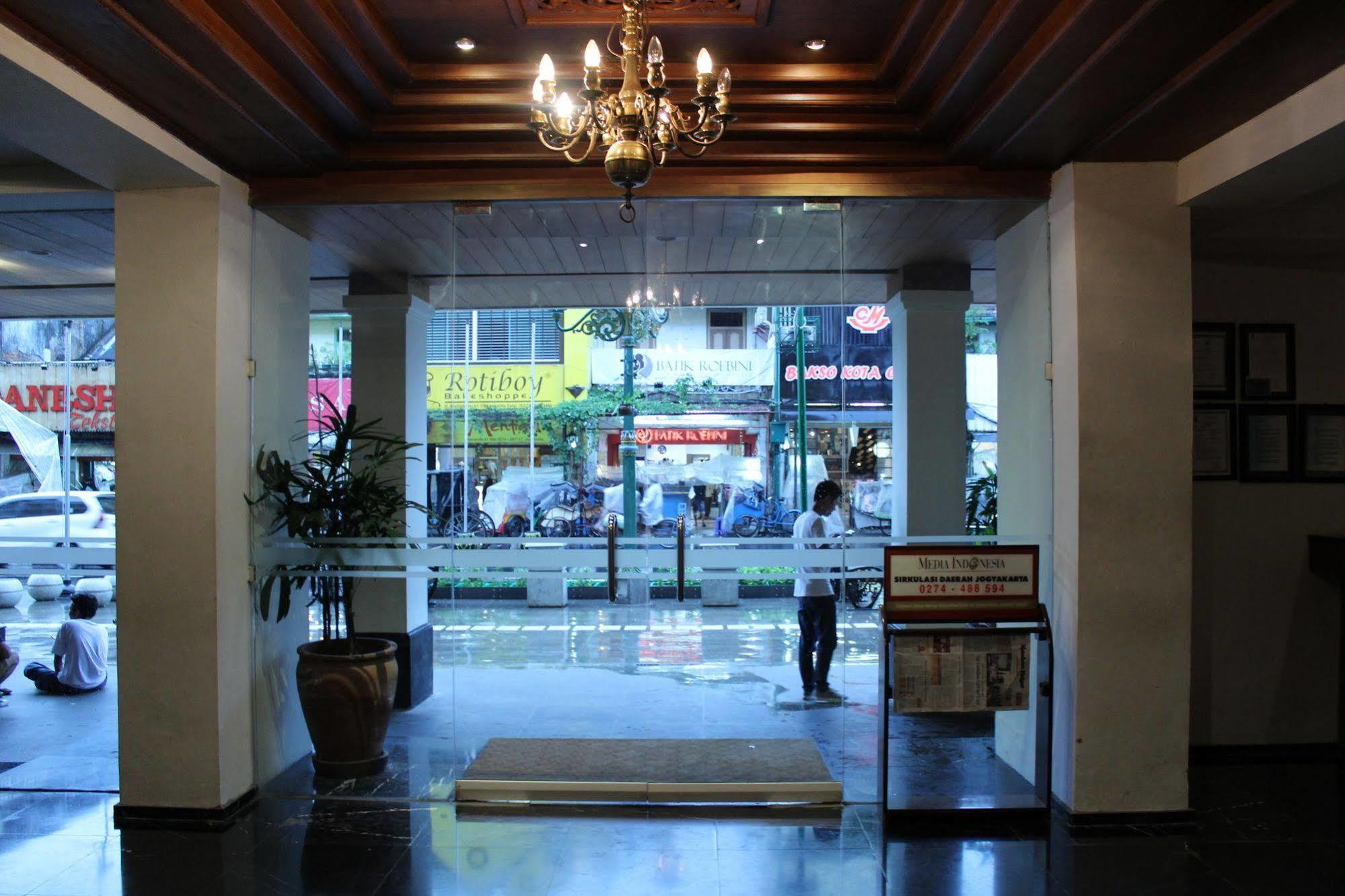 Hotel Mutiara Malioboro Джок'якарта Екстер'єр фото