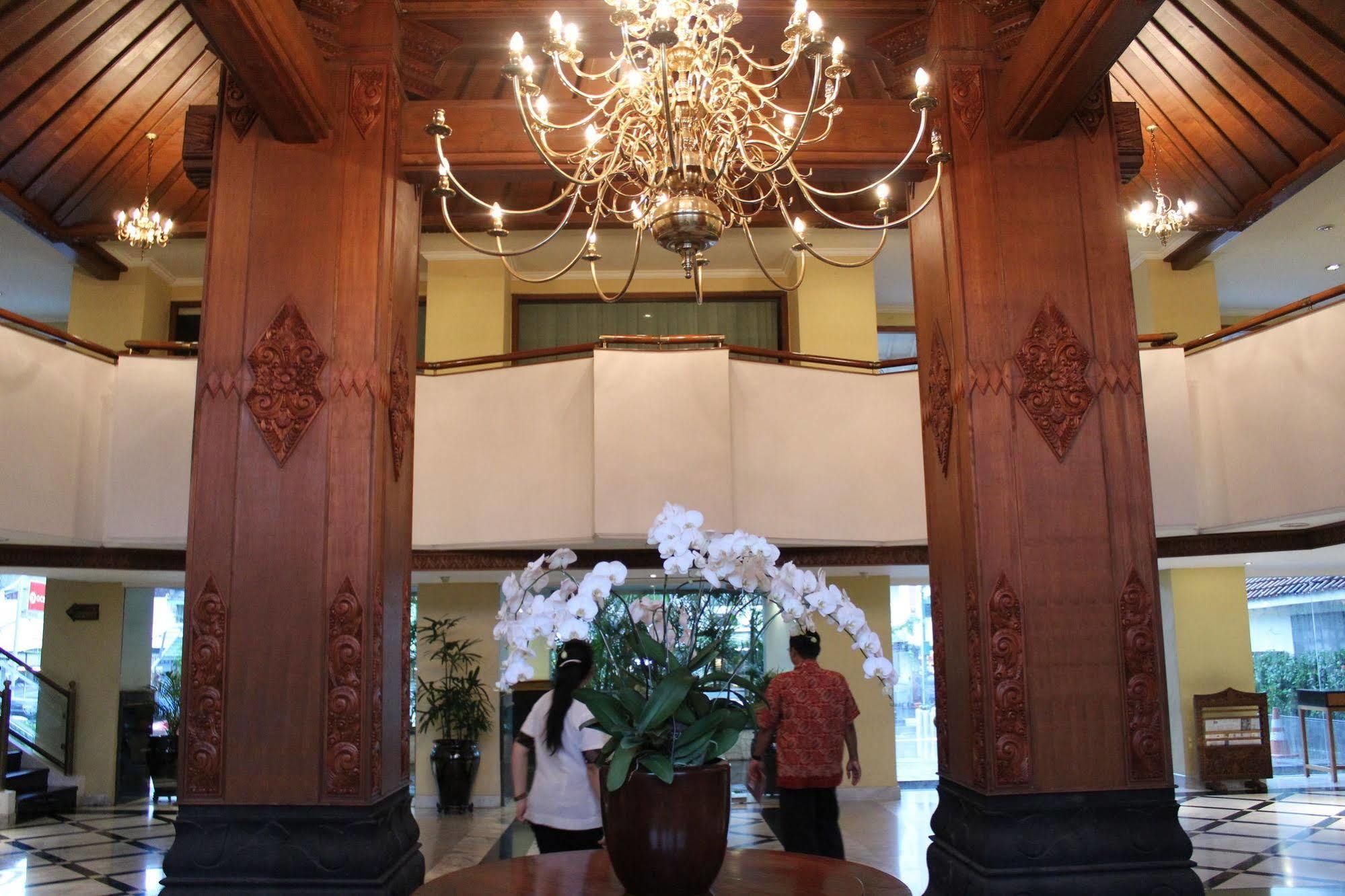 Hotel Mutiara Malioboro Джок'якарта Екстер'єр фото