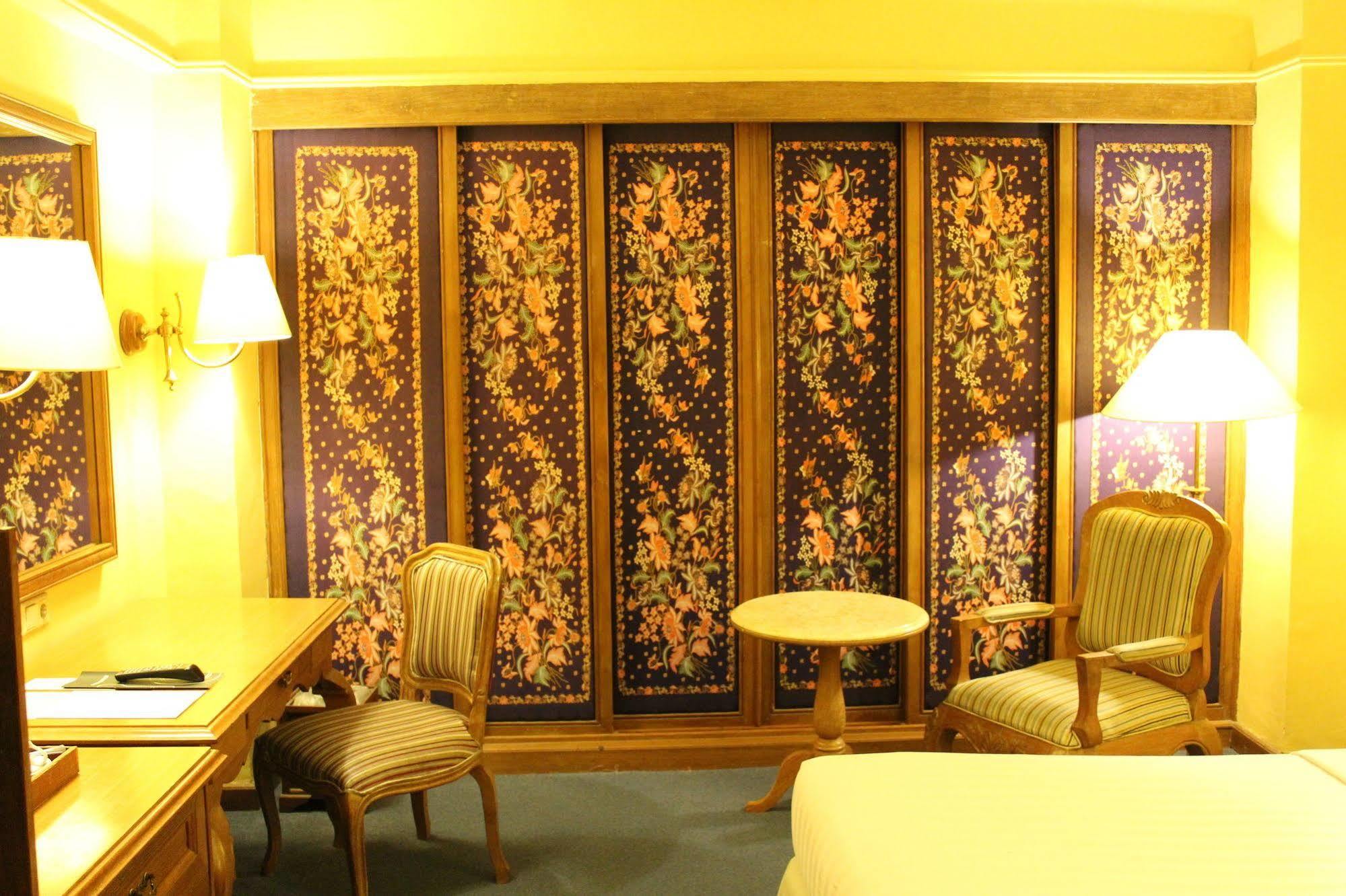 Hotel Mutiara Malioboro Джок'якарта Екстер'єр фото