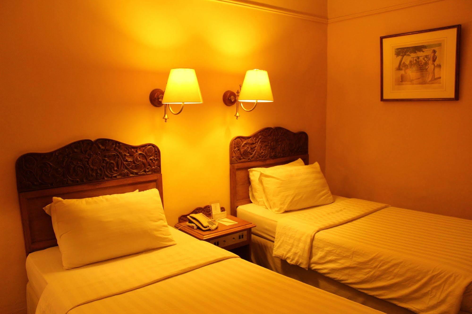 Hotel Mutiara Malioboro Джок'якарта Екстер'єр фото