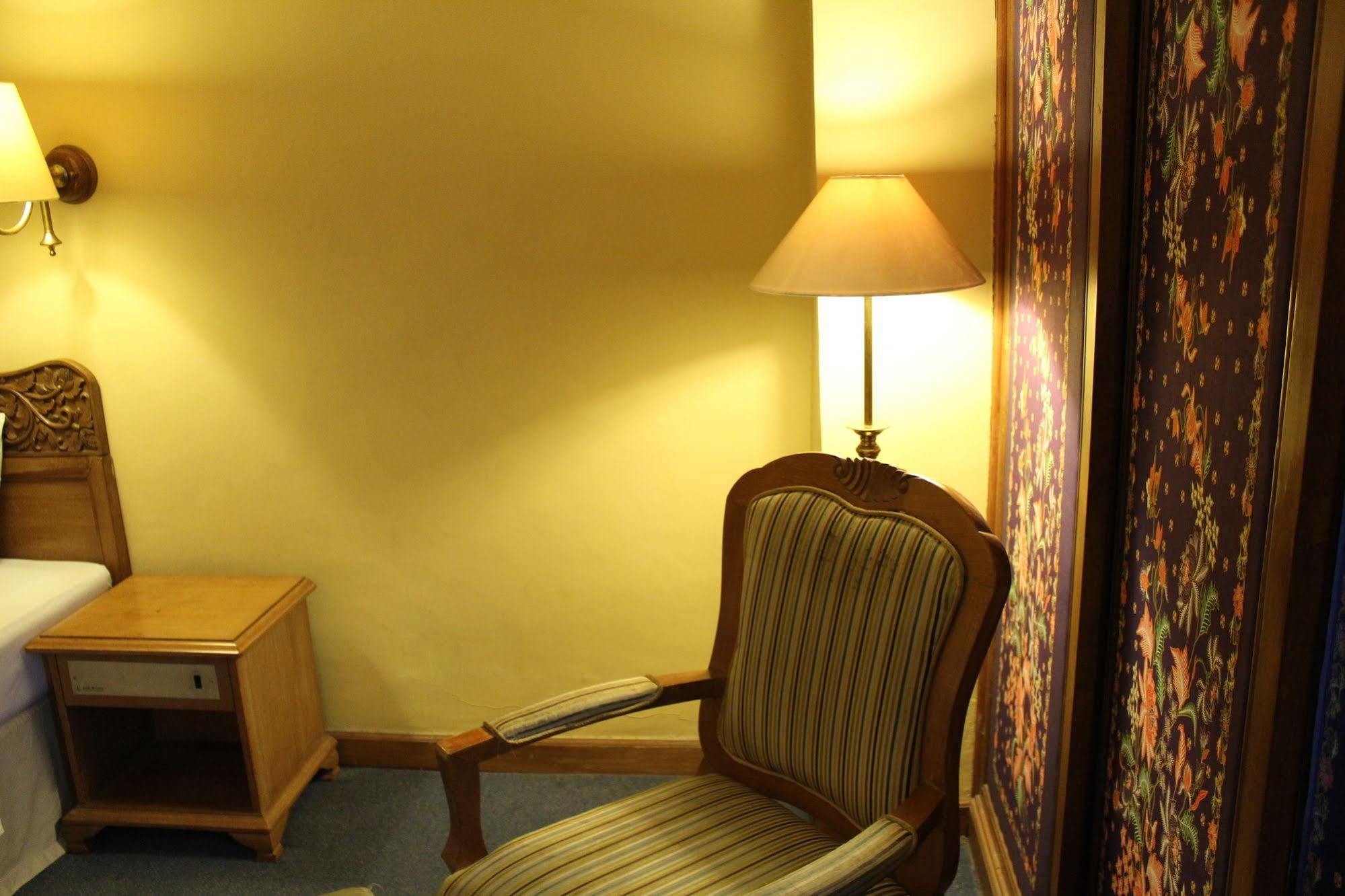 Hotel Mutiara Malioboro Джок'якарта Екстер'єр фото